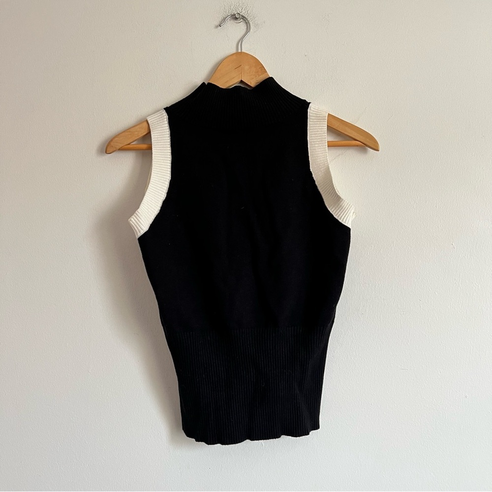 CHANEL Black Sleeveless Knit Top with White Trim - Picture 2 of 2